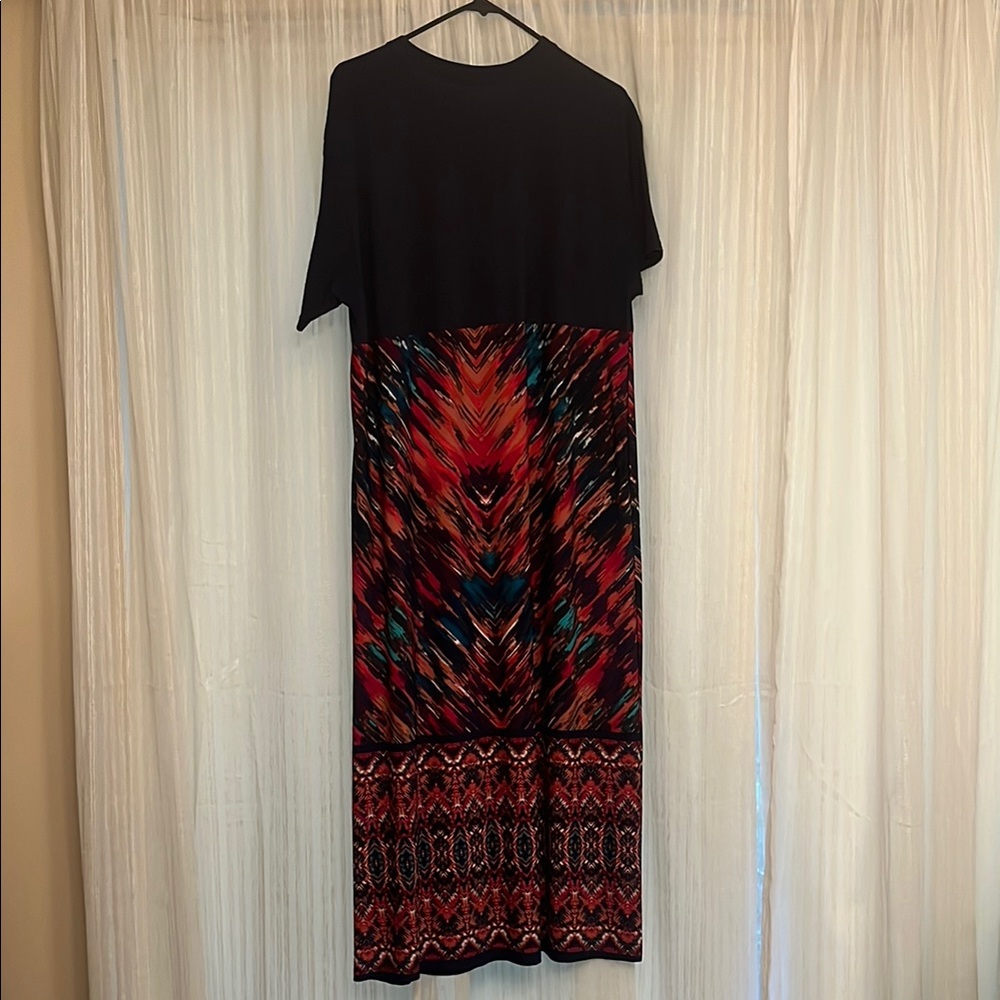 Black and Red Graphic Maxi Dress - Picture 3 of 3